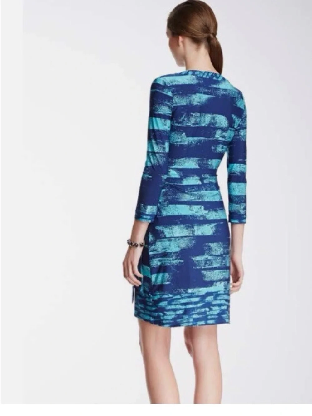 ๐Sold BCBGMaxAzria Navy/Teal
Printed Warp Mini Dress
Size Small
NWOT - Picture 3 of 10